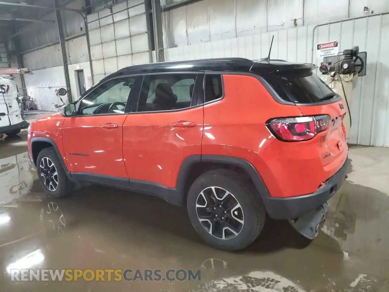 2 Photograph of a damaged car 3C4NJDDB5LT151641 JEEP COMPASS 2020