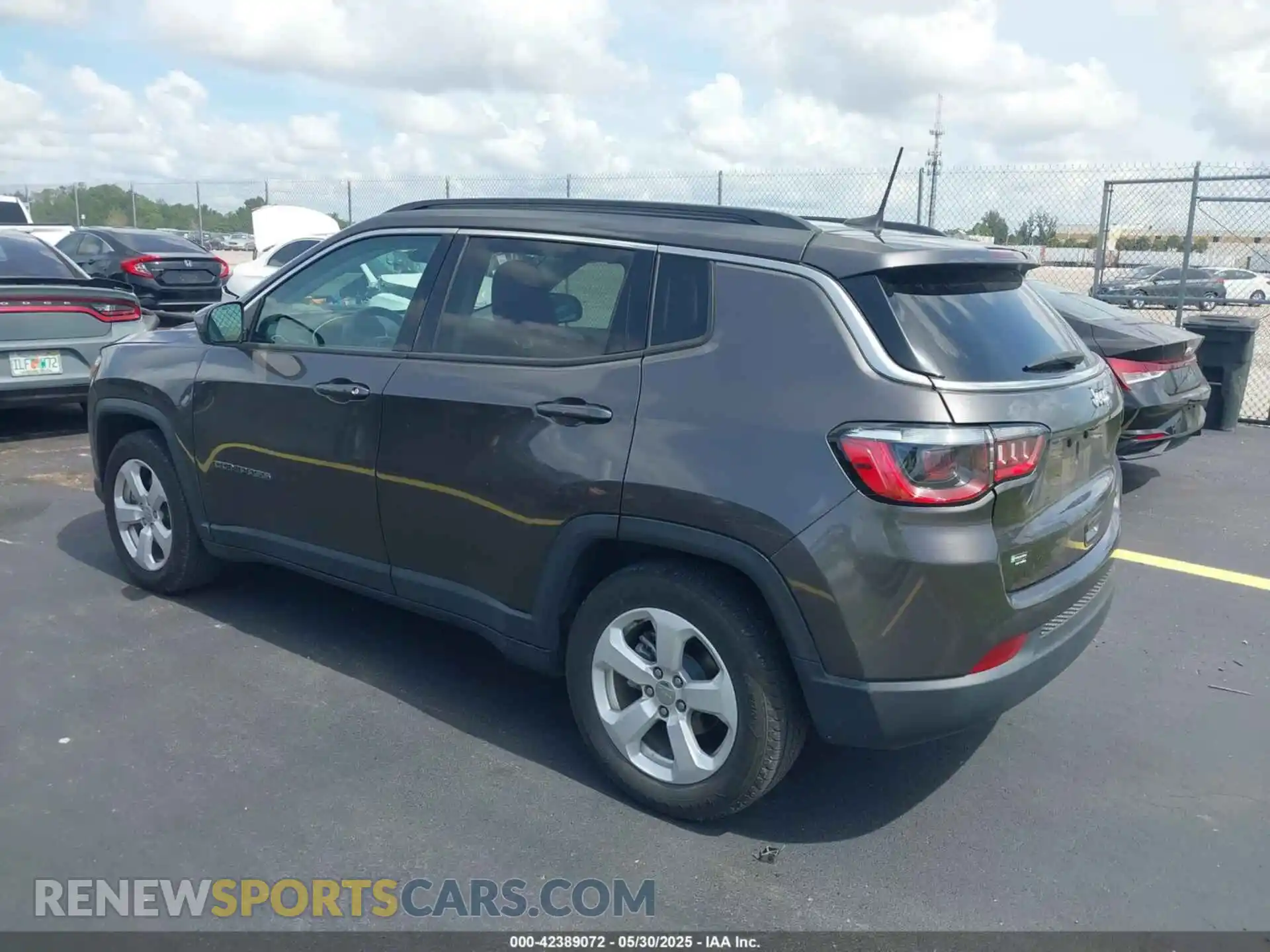 3 Photograph of a damaged car 3C4NJCBB5MT592152 JEEP COMPASS 2021