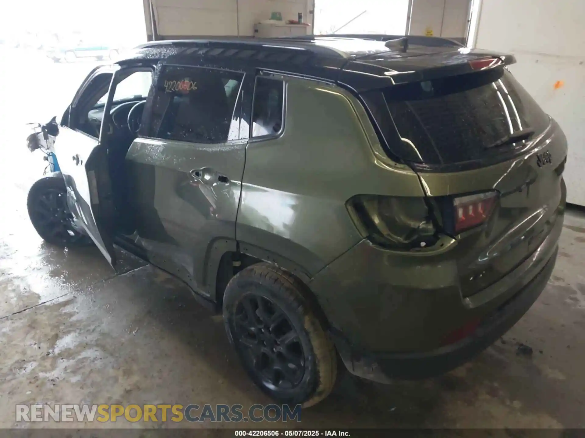 3 Photograph of a damaged car 3C4NJDAB8MT591231 JEEP COMPASS 2021