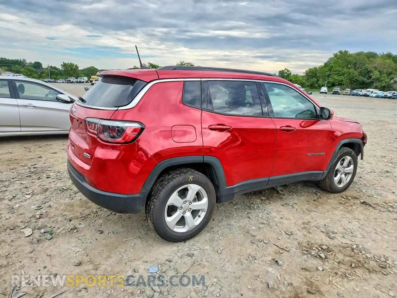 3 Photograph of a damaged car 3C4NJDBB4MT557933 JEEP COMPASS 2021