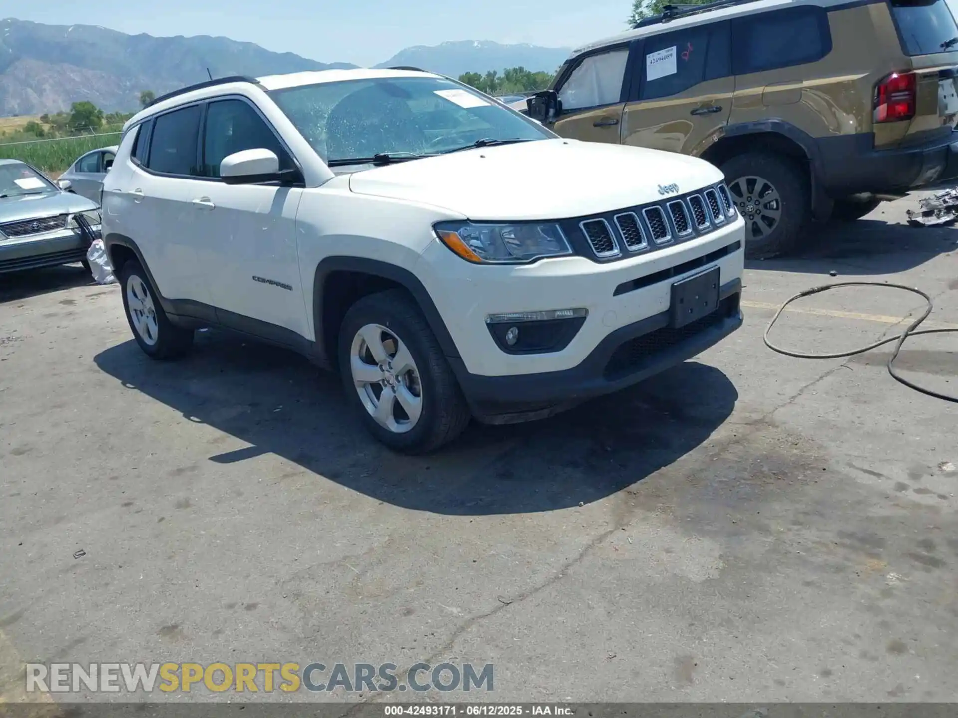 1 Photograph of a damaged car 3C4NJDBB9MT560794 JEEP COMPASS 2021