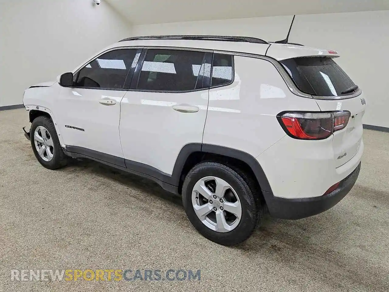2 Photograph of a damaged car 3C4NJDBB9MT569995 JEEP COMPASS 2021