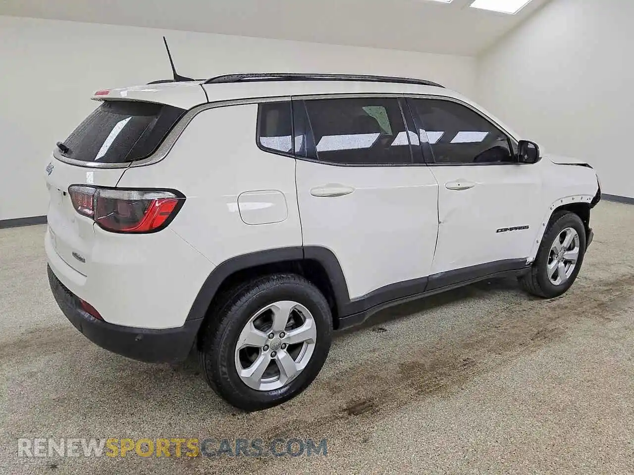 3 Photograph of a damaged car 3C4NJDBB9MT569995 JEEP COMPASS 2021