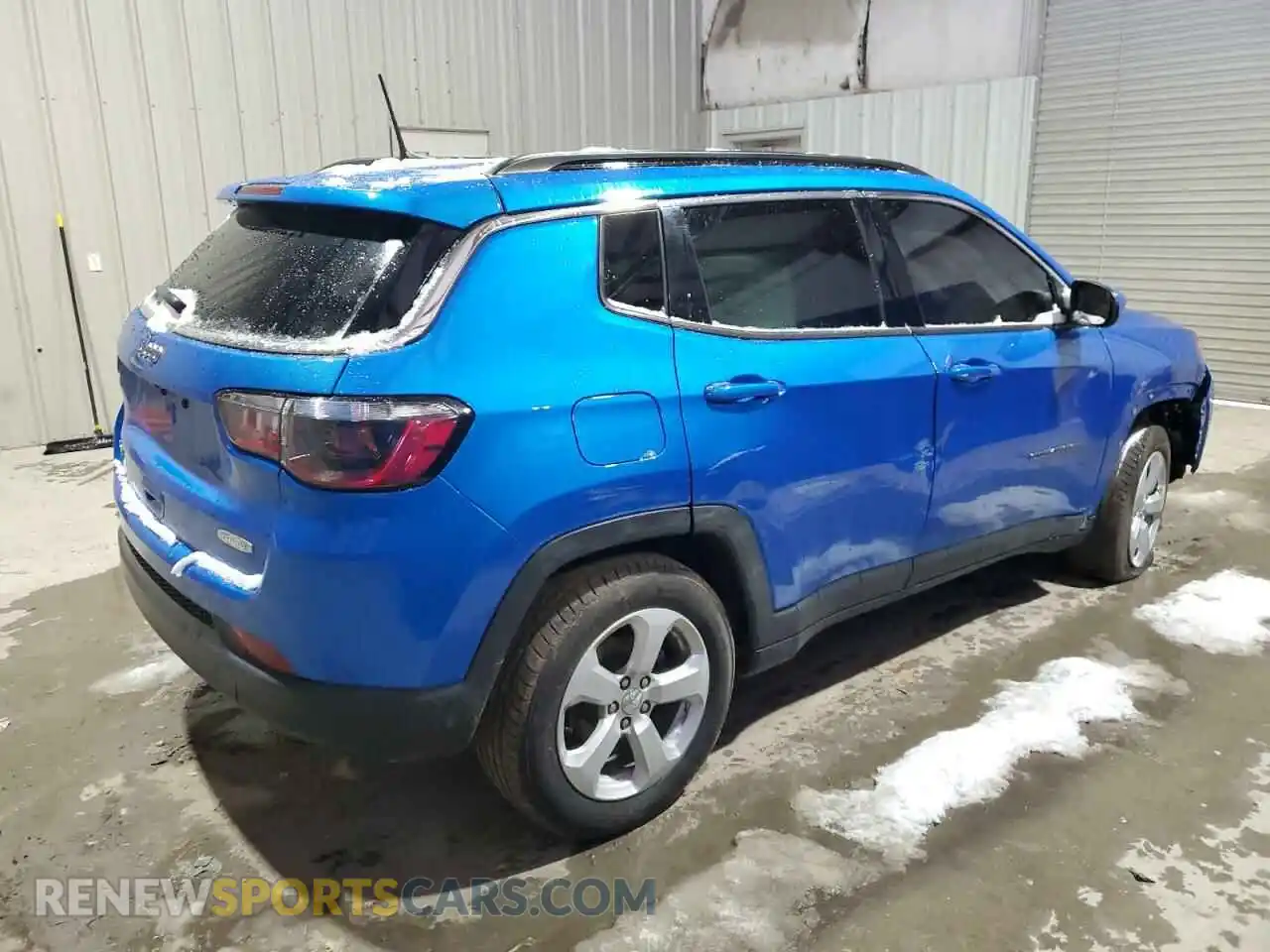 3 Photograph of a damaged car 3C4NJDBBXMT515427 JEEP COMPASS 2021