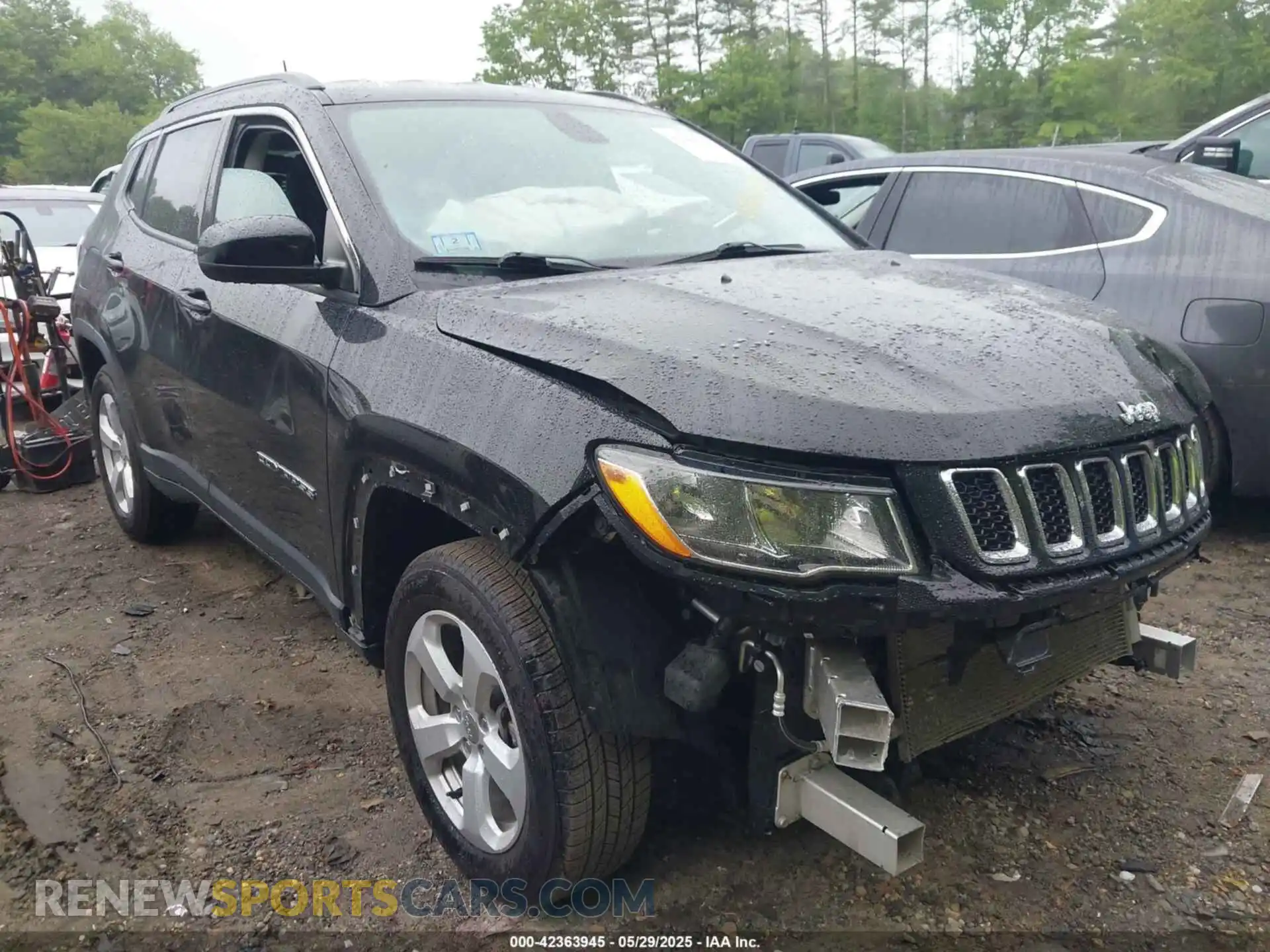 1 Photograph of a damaged car 3C4NJDBBXMT575577 JEEP COMPASS 2021