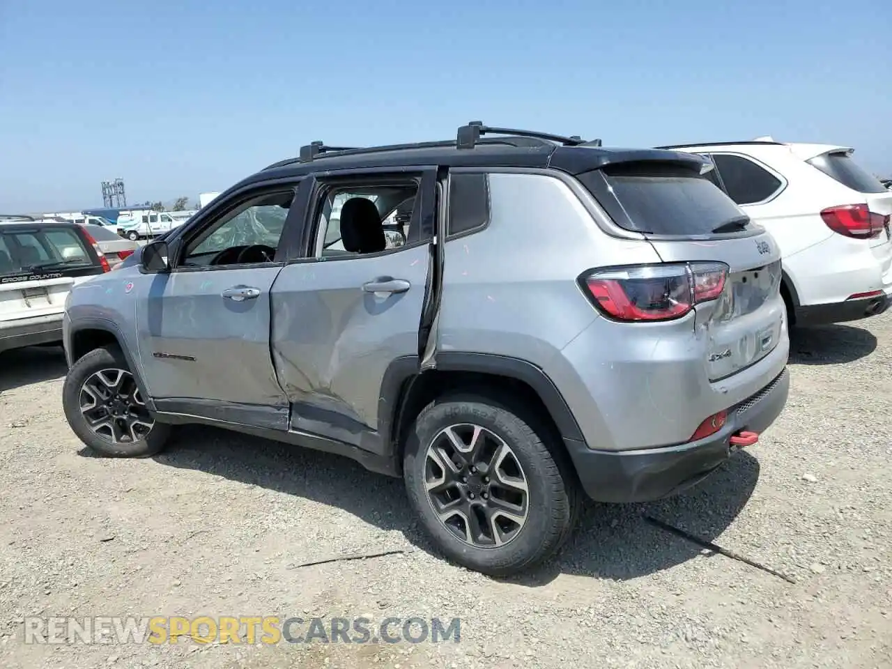 2 Photograph of a damaged car 3C4NJDDB6MT564816 JEEP COMPASS 2021