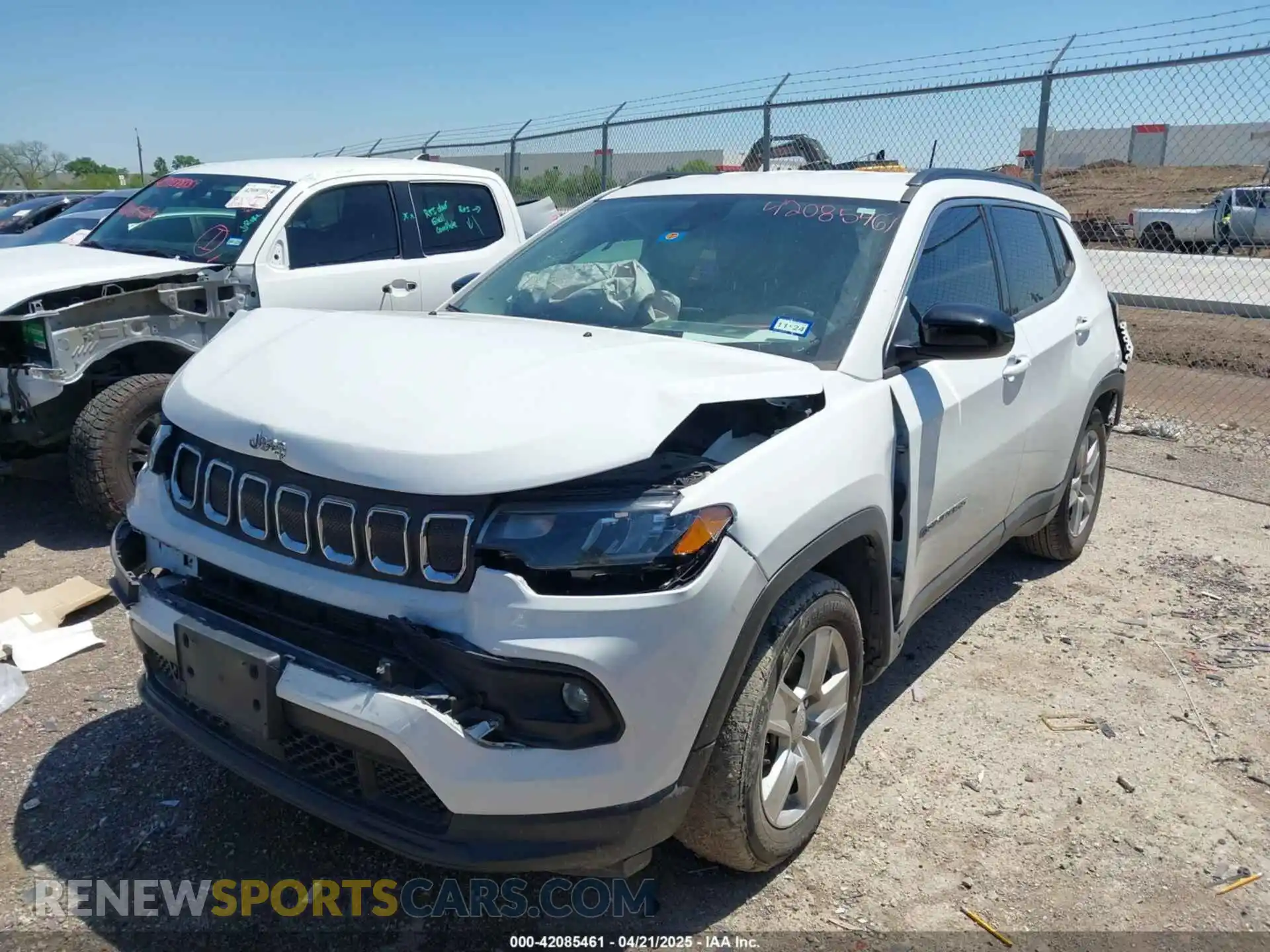2 Photograph of a damaged car 3C4NJCBB4NT210839 JEEP COMPASS 2022
