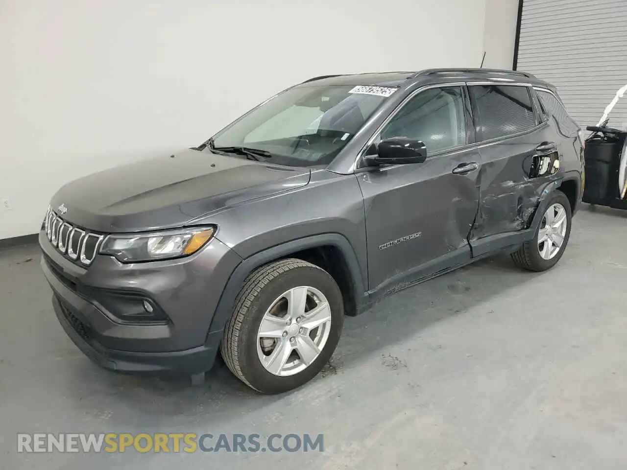 1 Photograph of a damaged car 3C4NJCBB4NT213742 JEEP COMPASS 2022