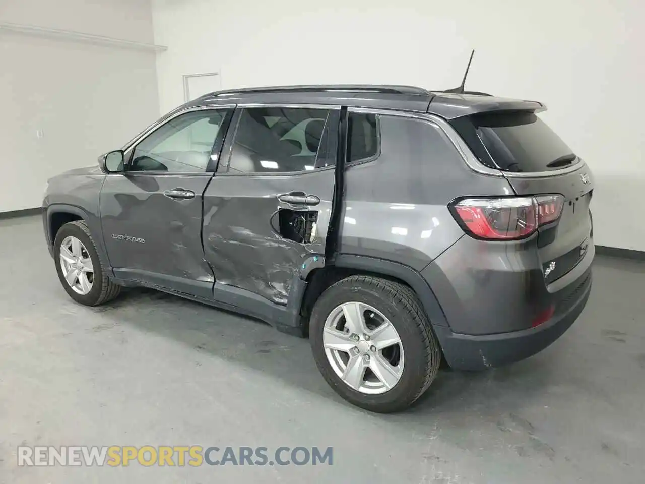 2 Photograph of a damaged car 3C4NJCBB4NT213742 JEEP COMPASS 2022
