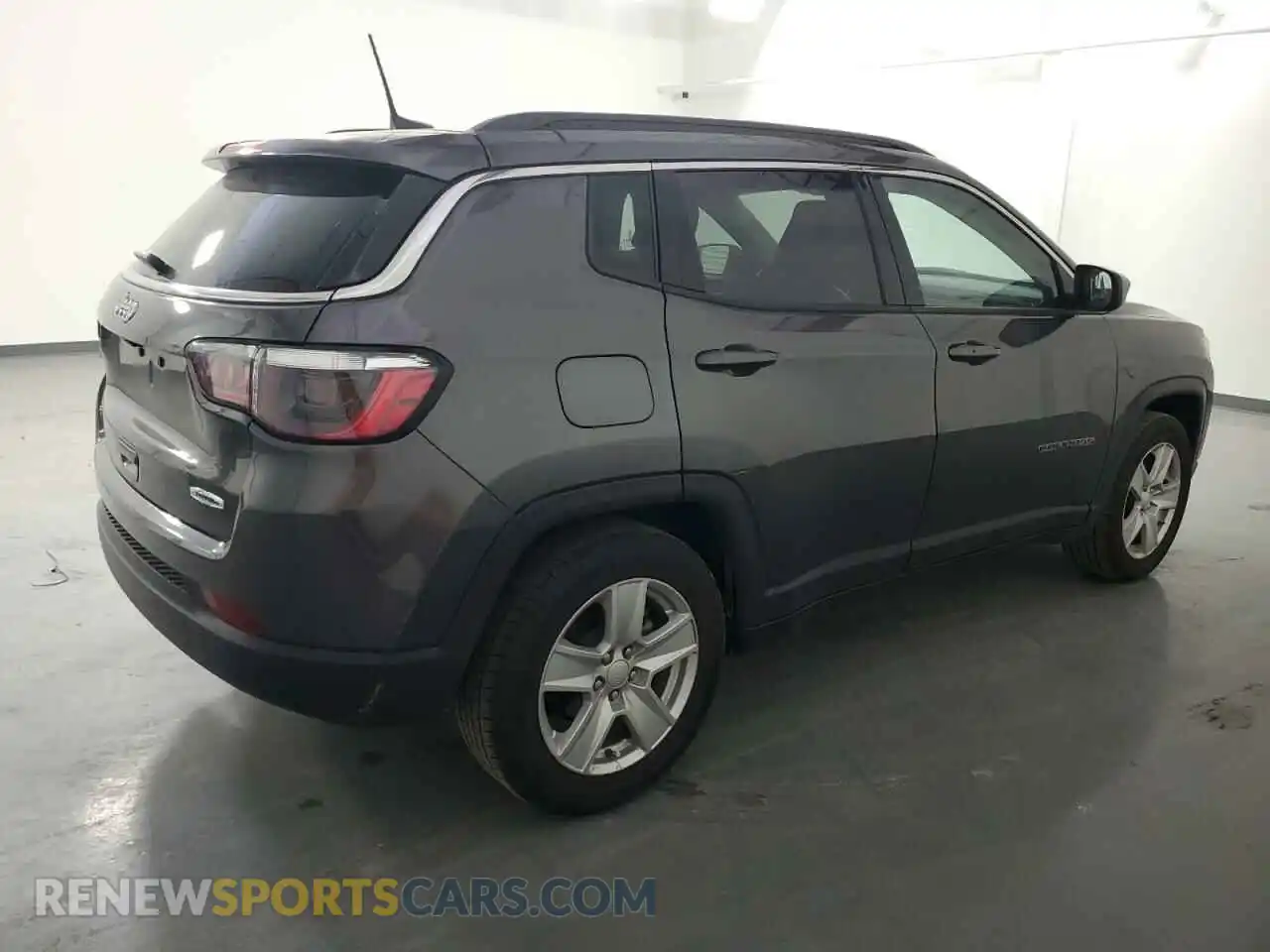 3 Photograph of a damaged car 3C4NJCBB4NT213742 JEEP COMPASS 2022