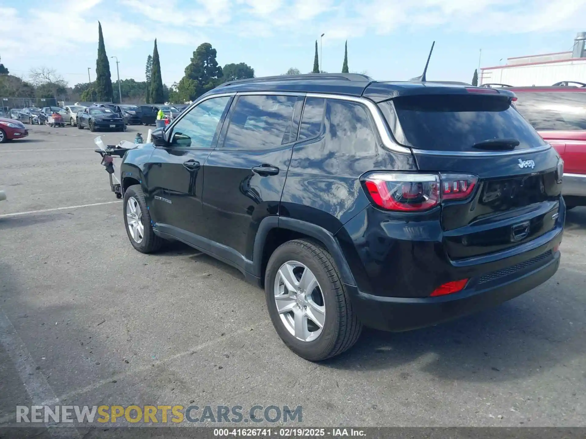 3 Photograph of a damaged car 3C4NJCBB5NT139442 JEEP COMPASS 2022