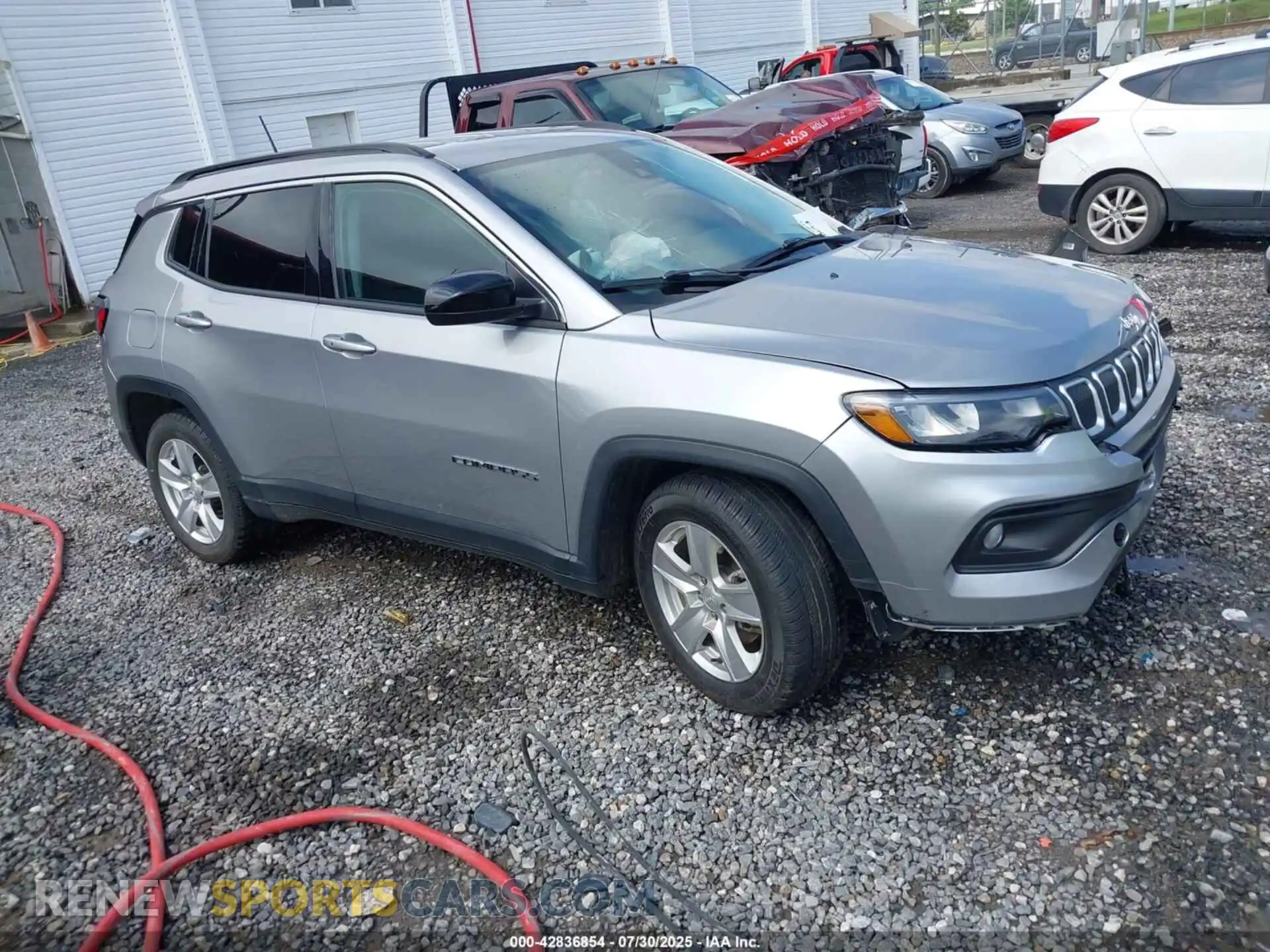 1 Photograph of a damaged car 3C4NJCBB5NT139909 JEEP COMPASS 2022