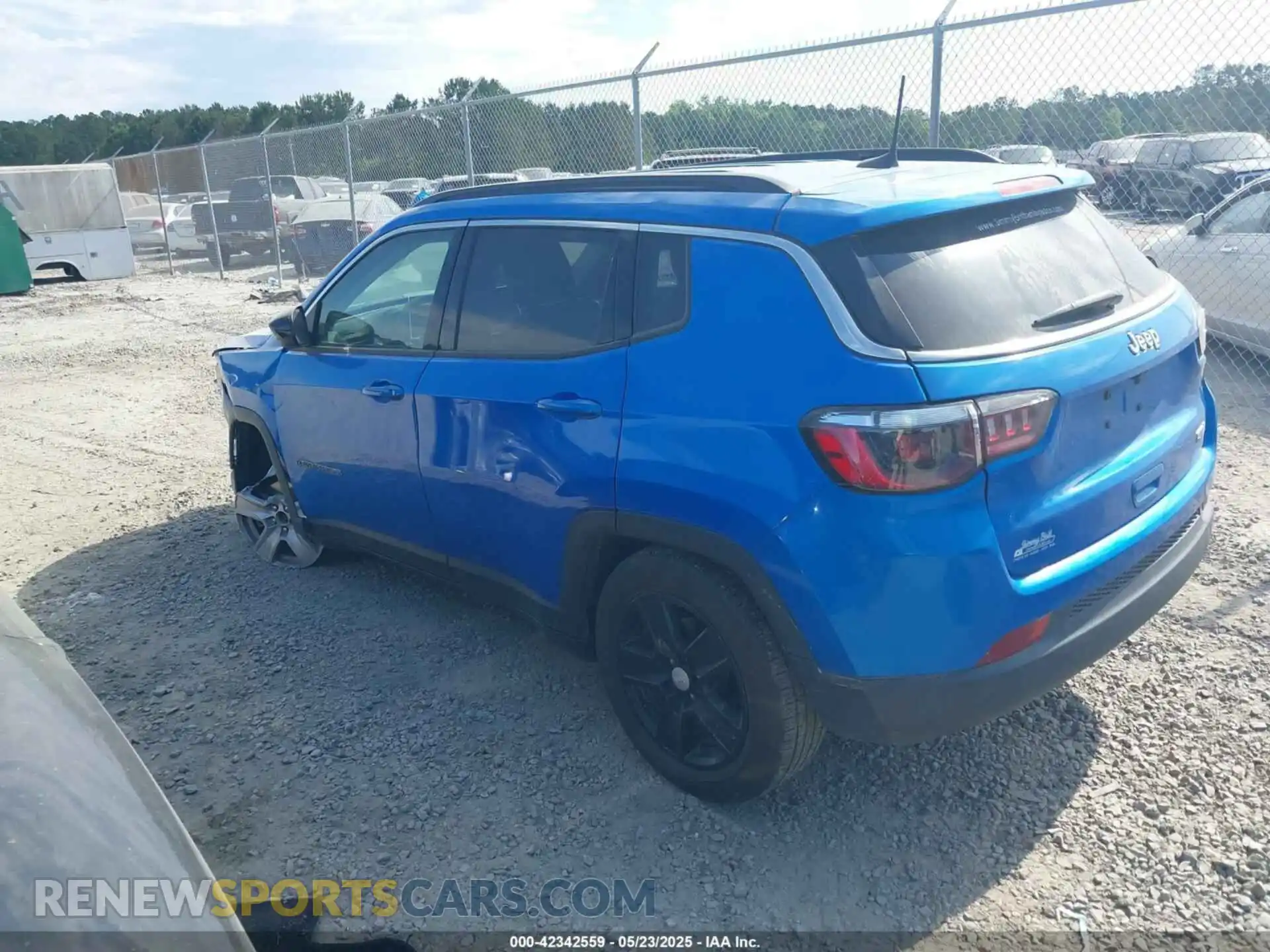 3 Photograph of a damaged car 3C4NJCBB6NT229148 JEEP COMPASS 2022