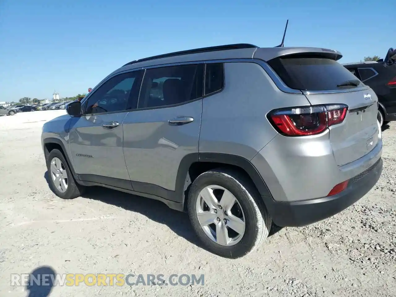 2 Photograph of a damaged car 3C4NJCBB8NT137085 JEEP COMPASS 2022