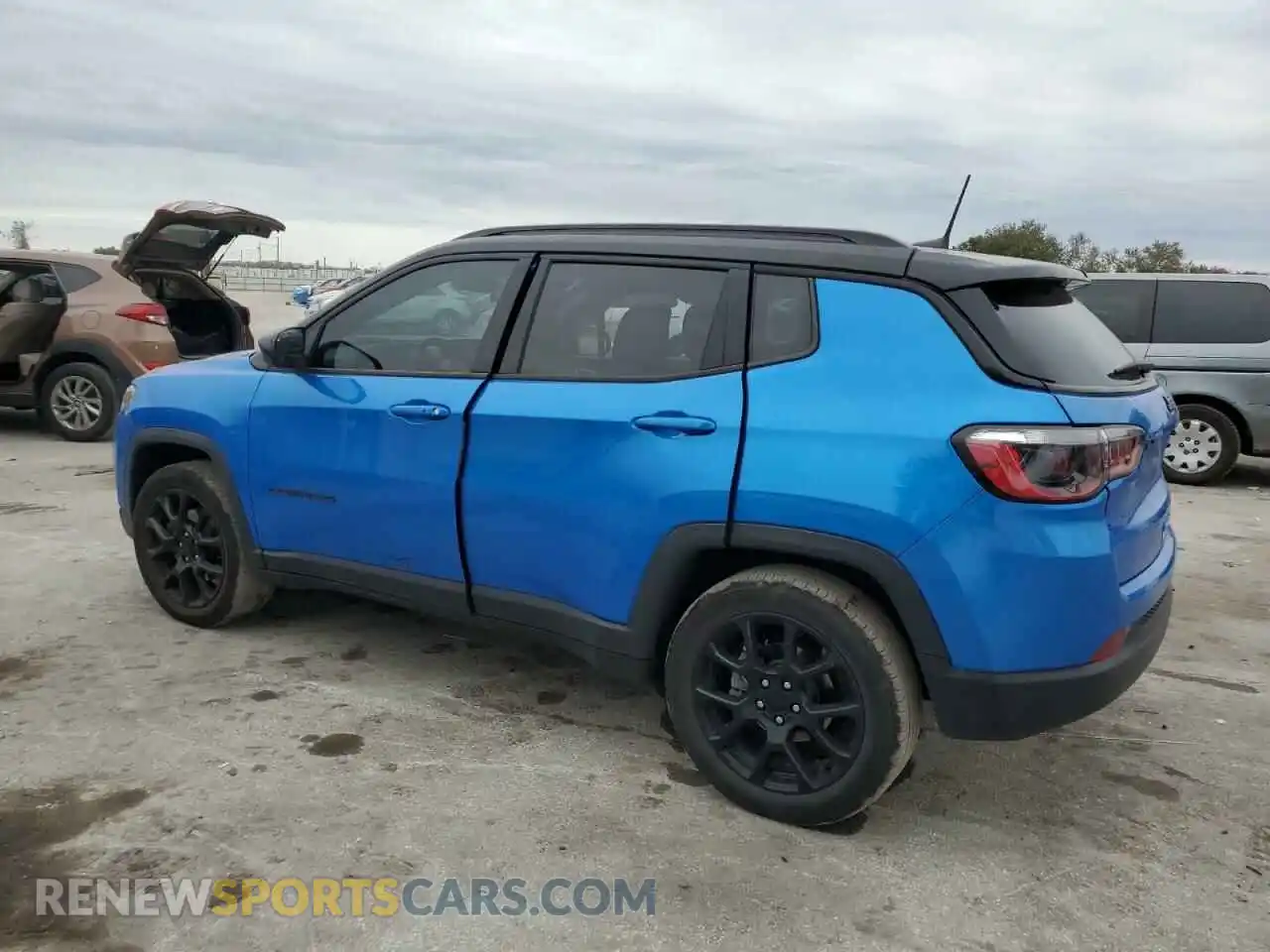 2 Photograph of a damaged car 3C4NJCBB8NT198162 JEEP COMPASS 2022