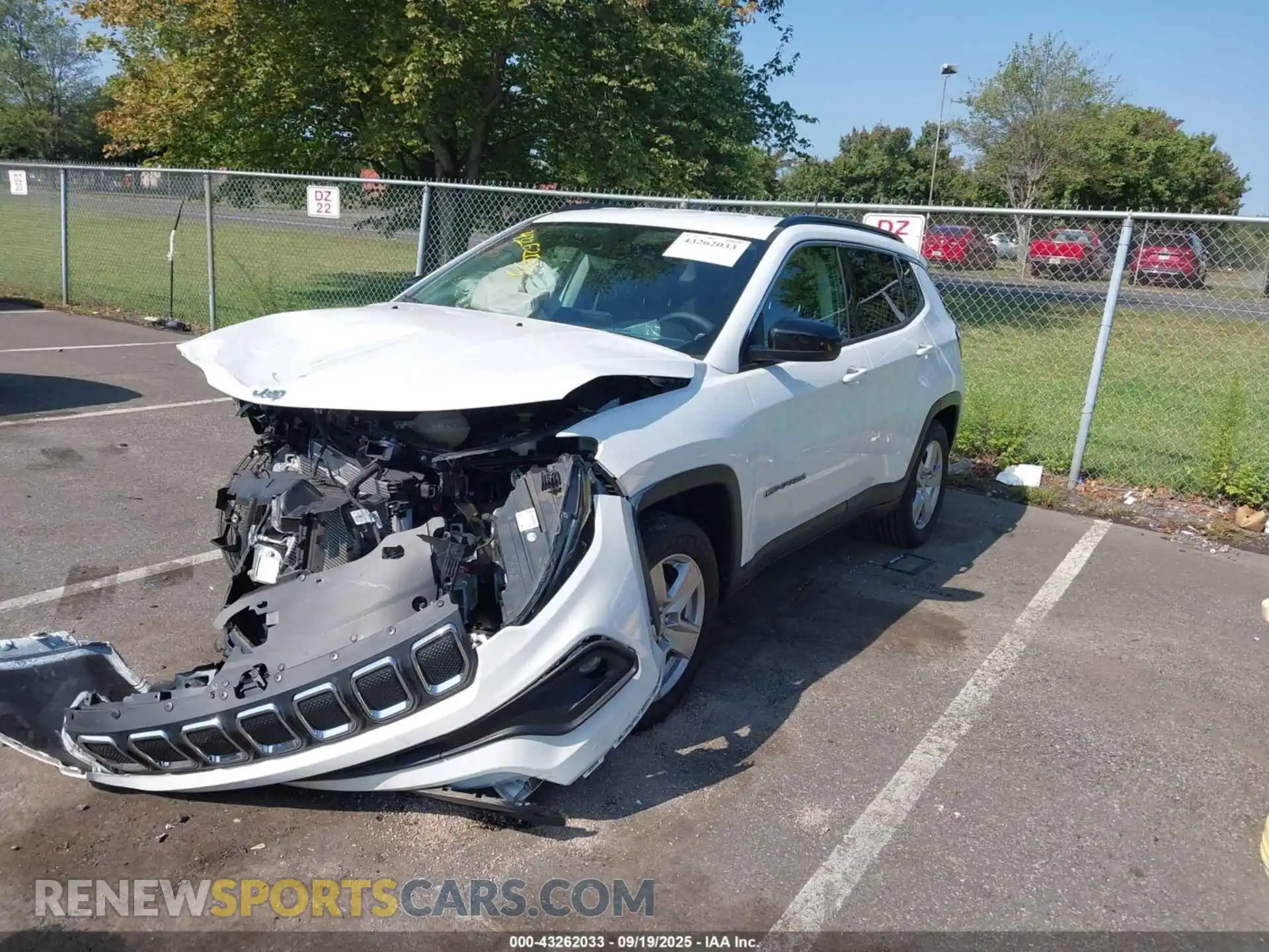 2 fotografías del automóvil dañado 3C4NJCBB8NT198467 JEEP COMPASS 2022