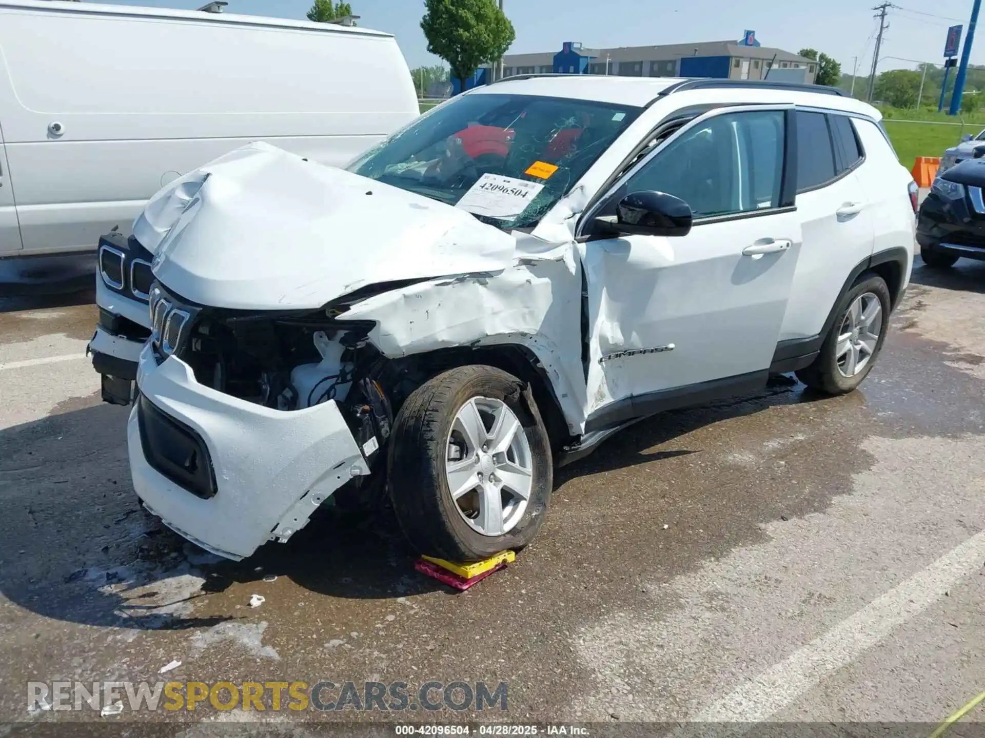 2 Photograph of a damaged car 3C4NJCBB8NT219365 JEEP COMPASS 2022