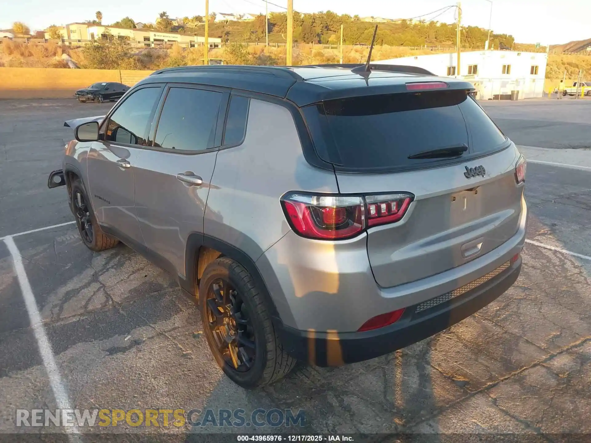 3 Photograph of a damaged car 3C4NJCBB8NT225523 JEEP COMPASS 2022