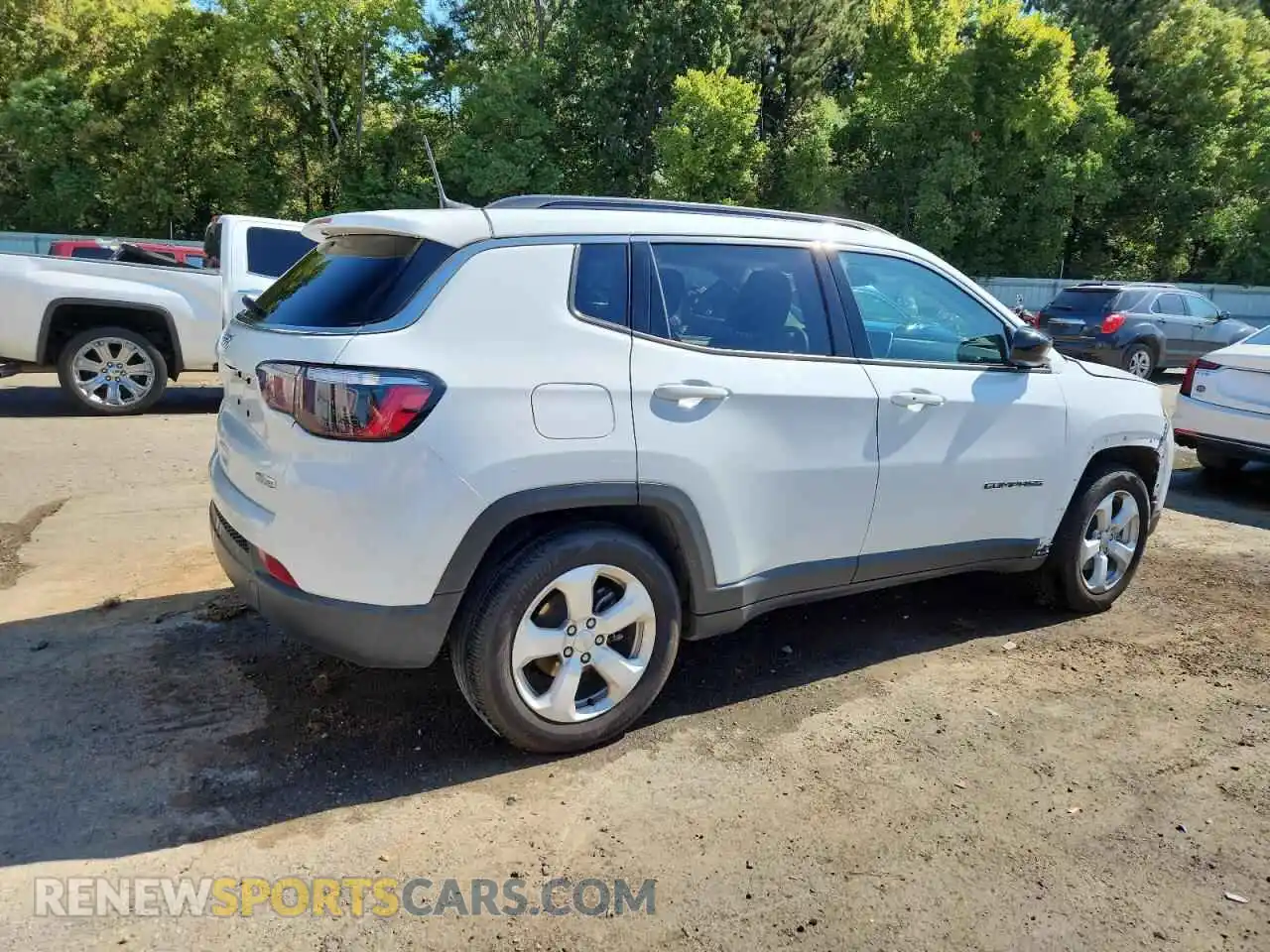 3 Photograph of a damaged car 3C4NJCBB9NT138276 JEEP COMPASS 2022