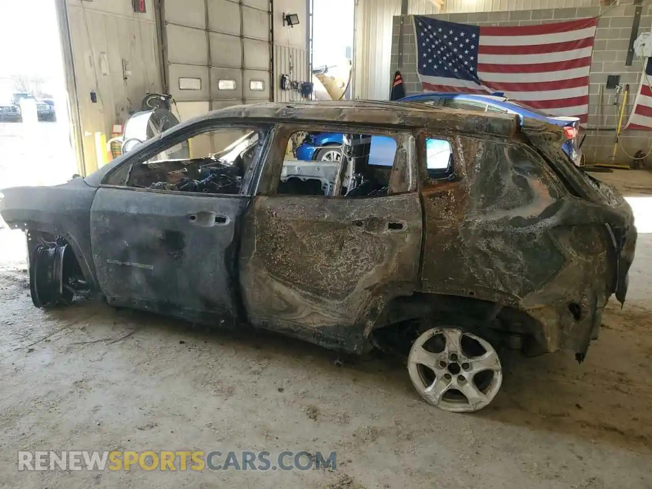 2 Photograph of a damaged car 3C4NJDAB5NT221131 JEEP COMPASS 2022