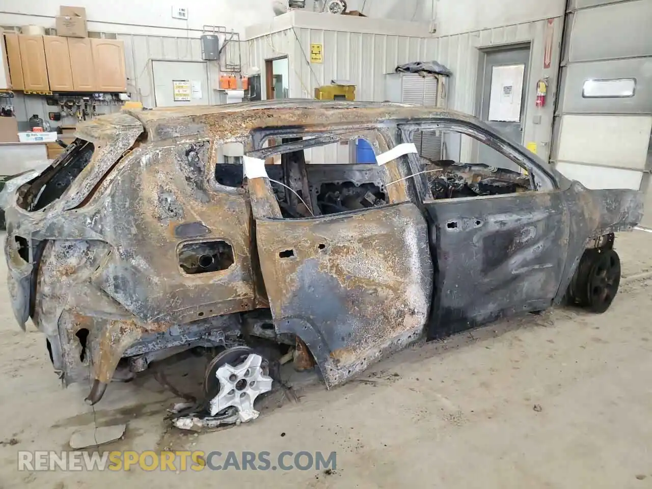 3 Photograph of a damaged car 3C4NJDAB5NT221131 JEEP COMPASS 2022
