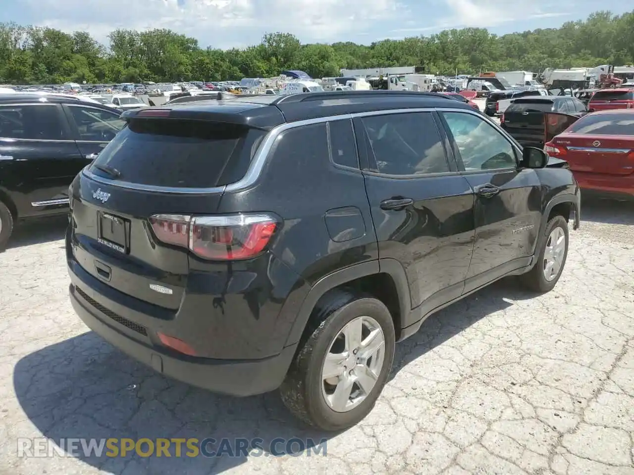 3 Photograph of a damaged car 3C4NJDBB2NT113273 JEEP COMPASS 2022