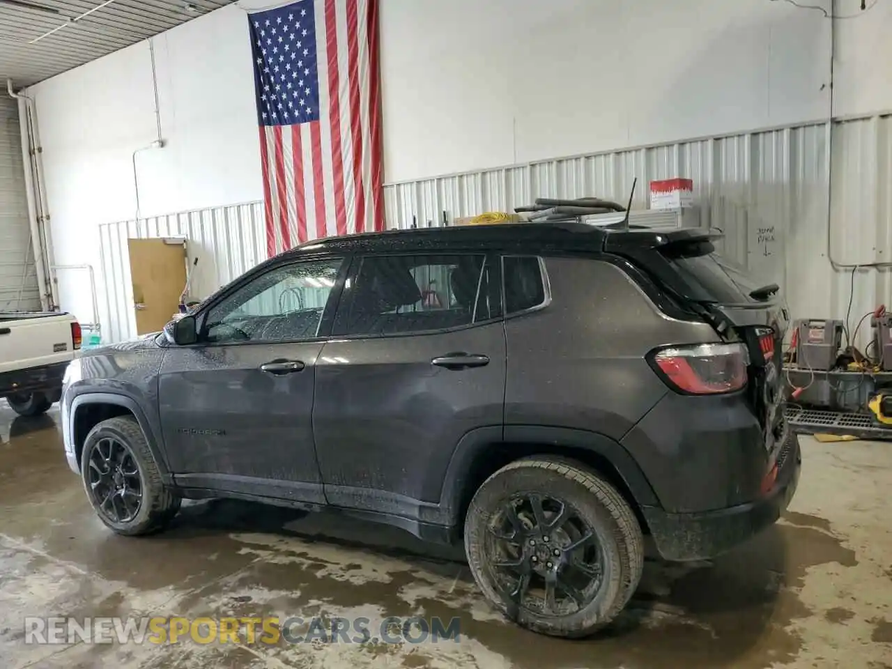 2 Photograph of a damaged car 3C4NJDBB4NT222303 JEEP COMPASS 2022