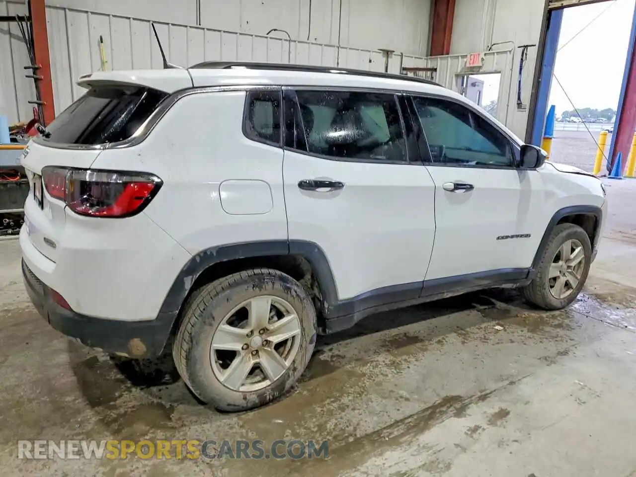 3 Фотография поврежденного автомобиля 3C4NJDBB7NT130831 JEEP COMPASS 2022
