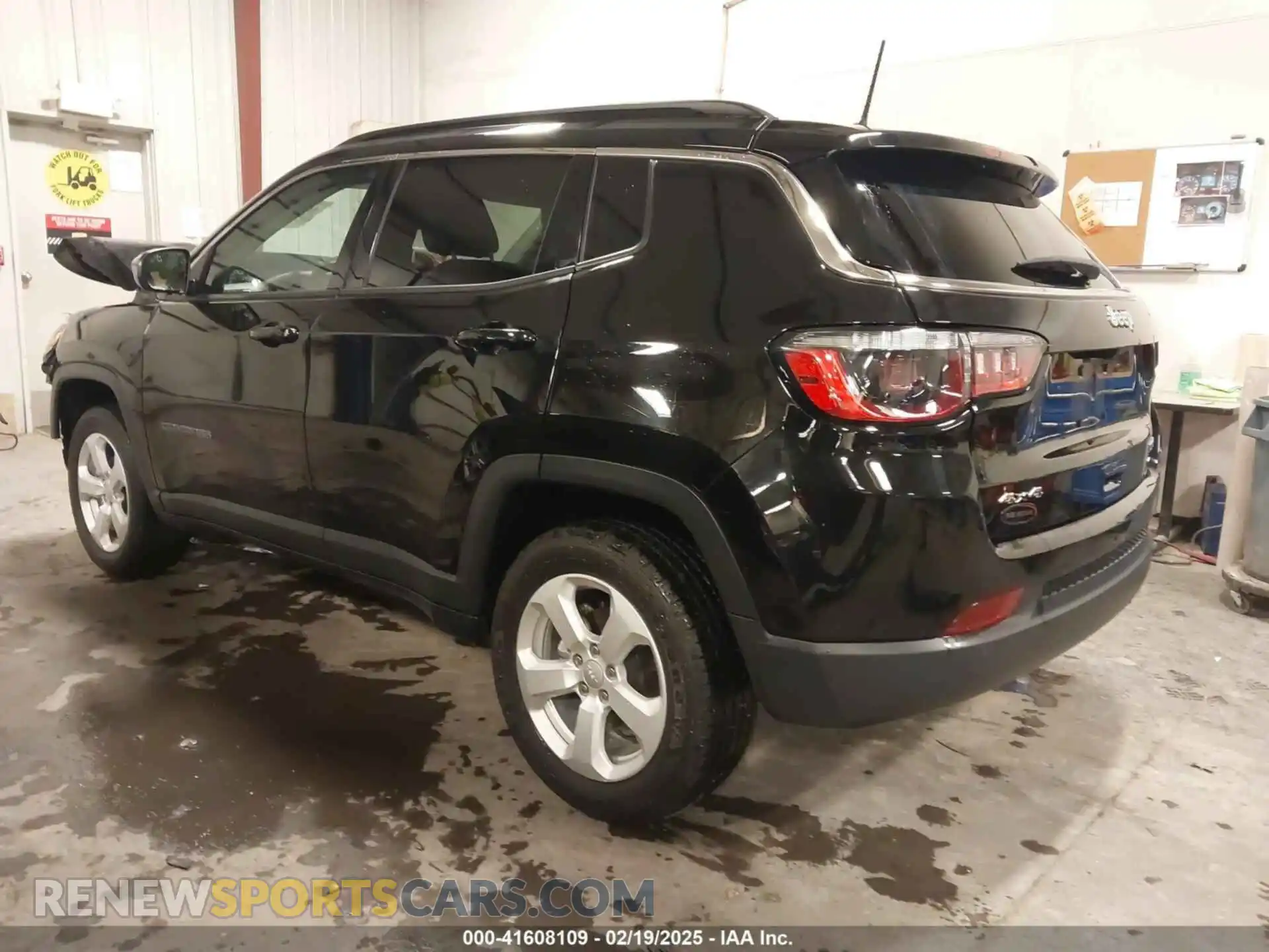 3 Photograph of a damaged car 3C4NJDBB9NT134329 JEEP COMPASS 2022