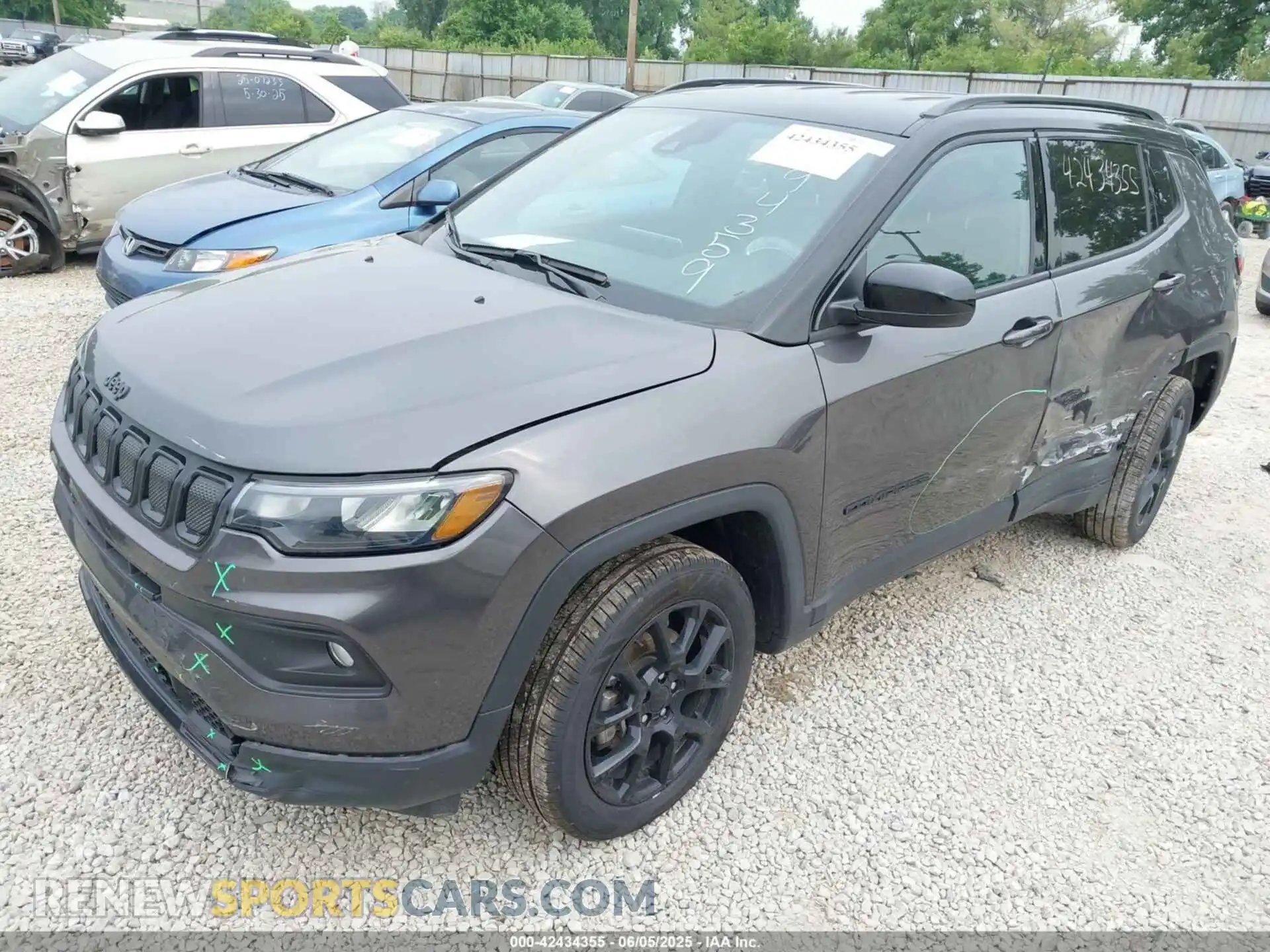 2 Photograph of a damaged car 3C4NJDBBXNT194359 JEEP COMPASS 2022