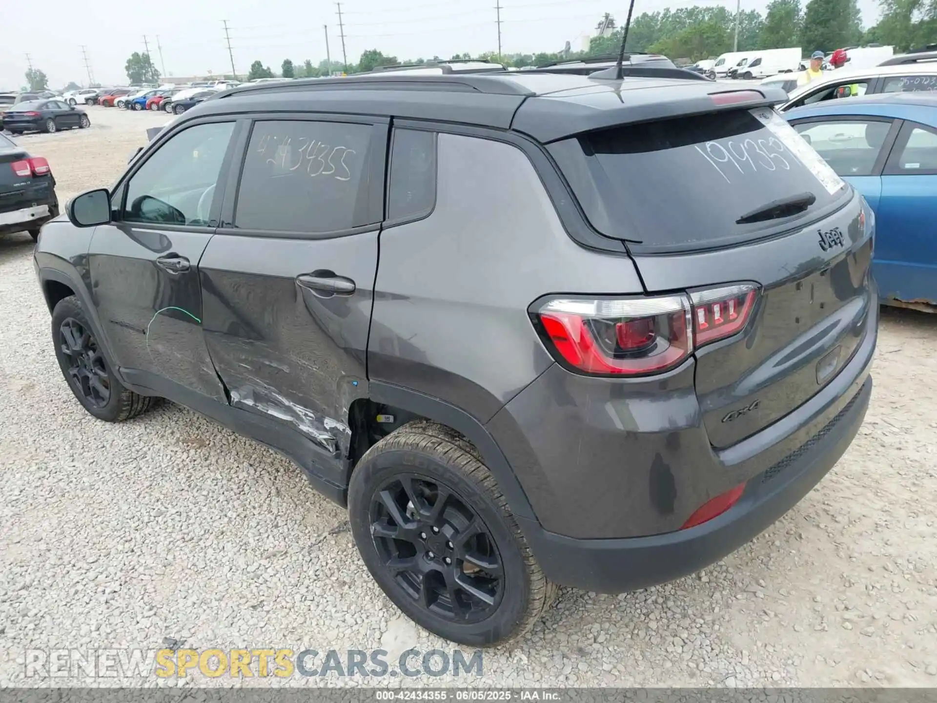 3 Photograph of a damaged car 3C4NJDBBXNT194359 JEEP COMPASS 2022