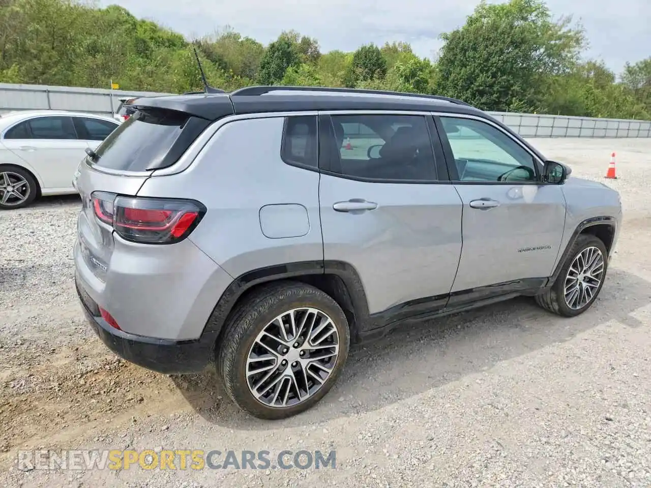 3 Photograph of a damaged car 3C4NJDCB4NT154664 JEEP COMPASS 2022