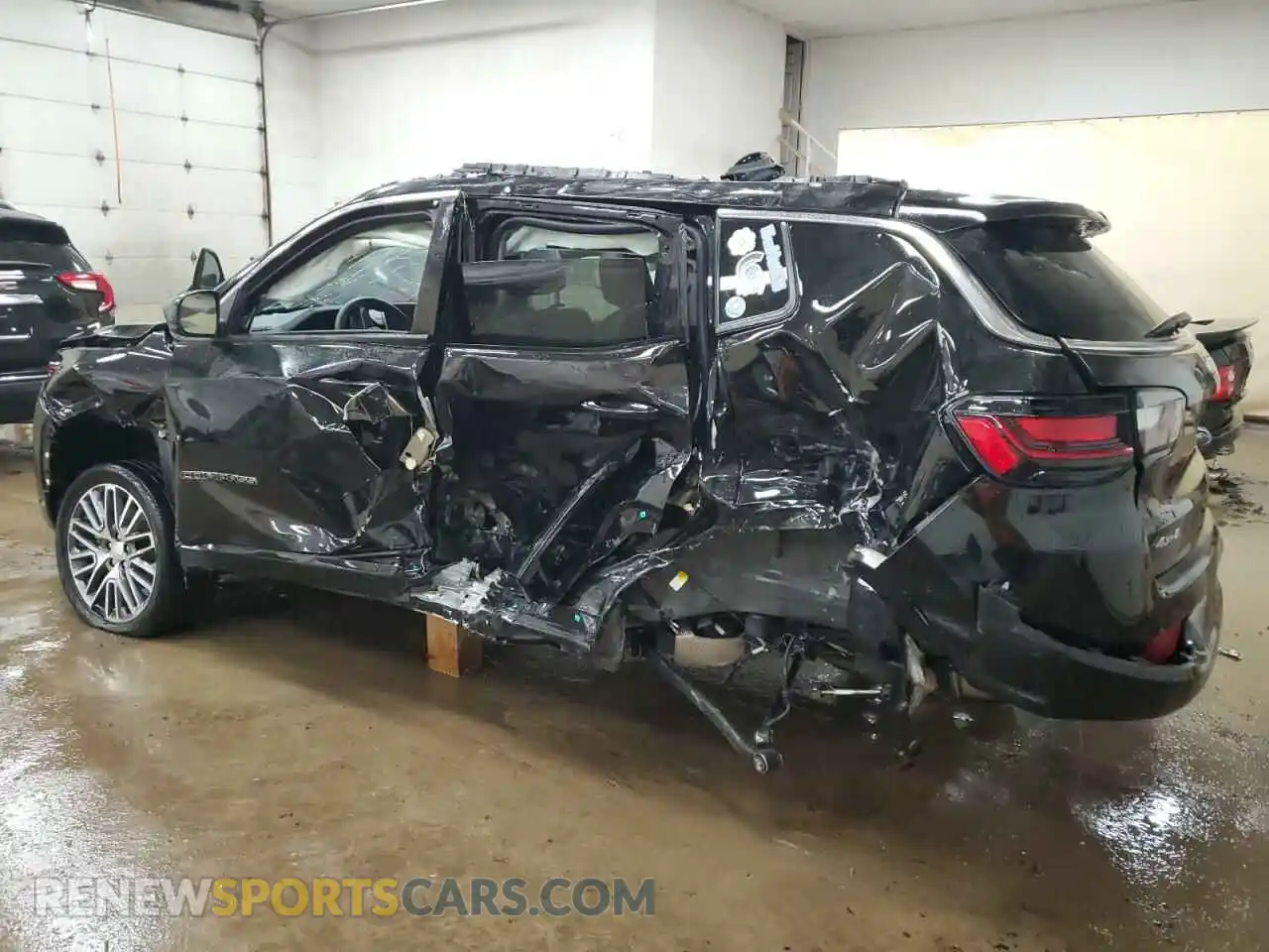 2 Photograph of a damaged car 3C4NJDCB9NT194903 JEEP COMPASS 2022