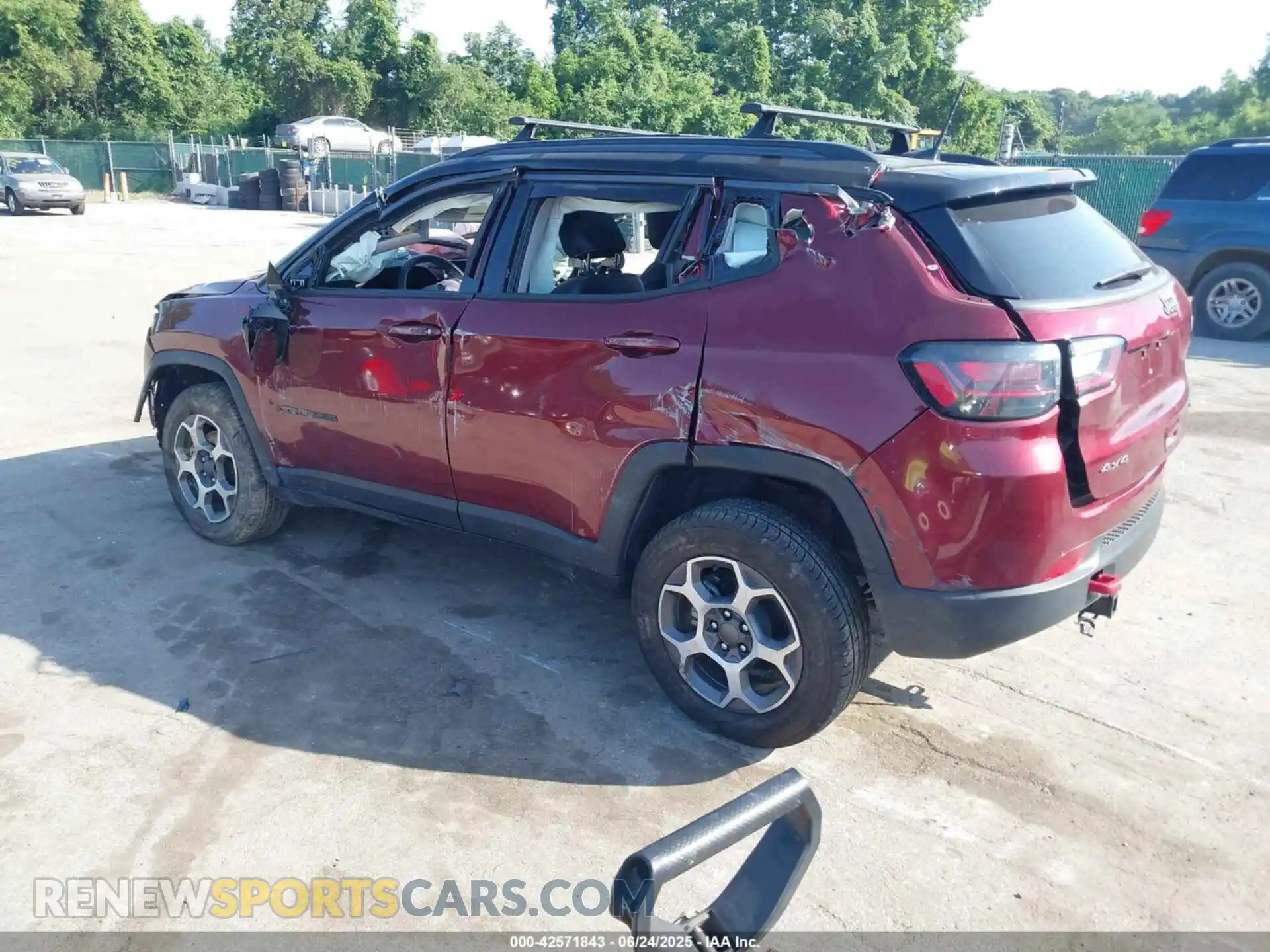 3 Photograph of a damaged car 3C4NJDDB0NT162369 JEEP COMPASS 2022