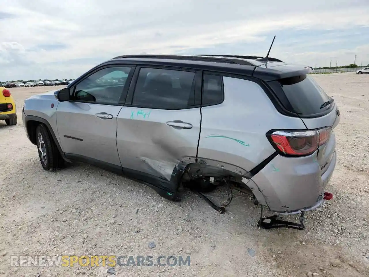2 Photograph of a damaged car 3C4NJDDB6NT194081 JEEP COMPASS 2022
