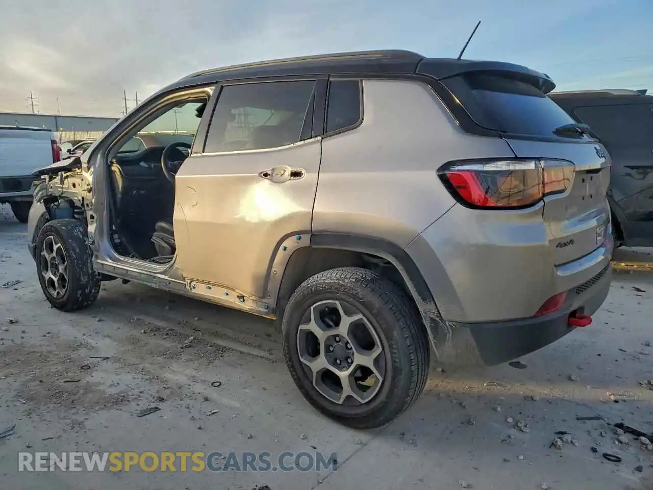 2 Photograph of a damaged car 3C4NJDDBXNT223159 JEEP COMPASS 2022