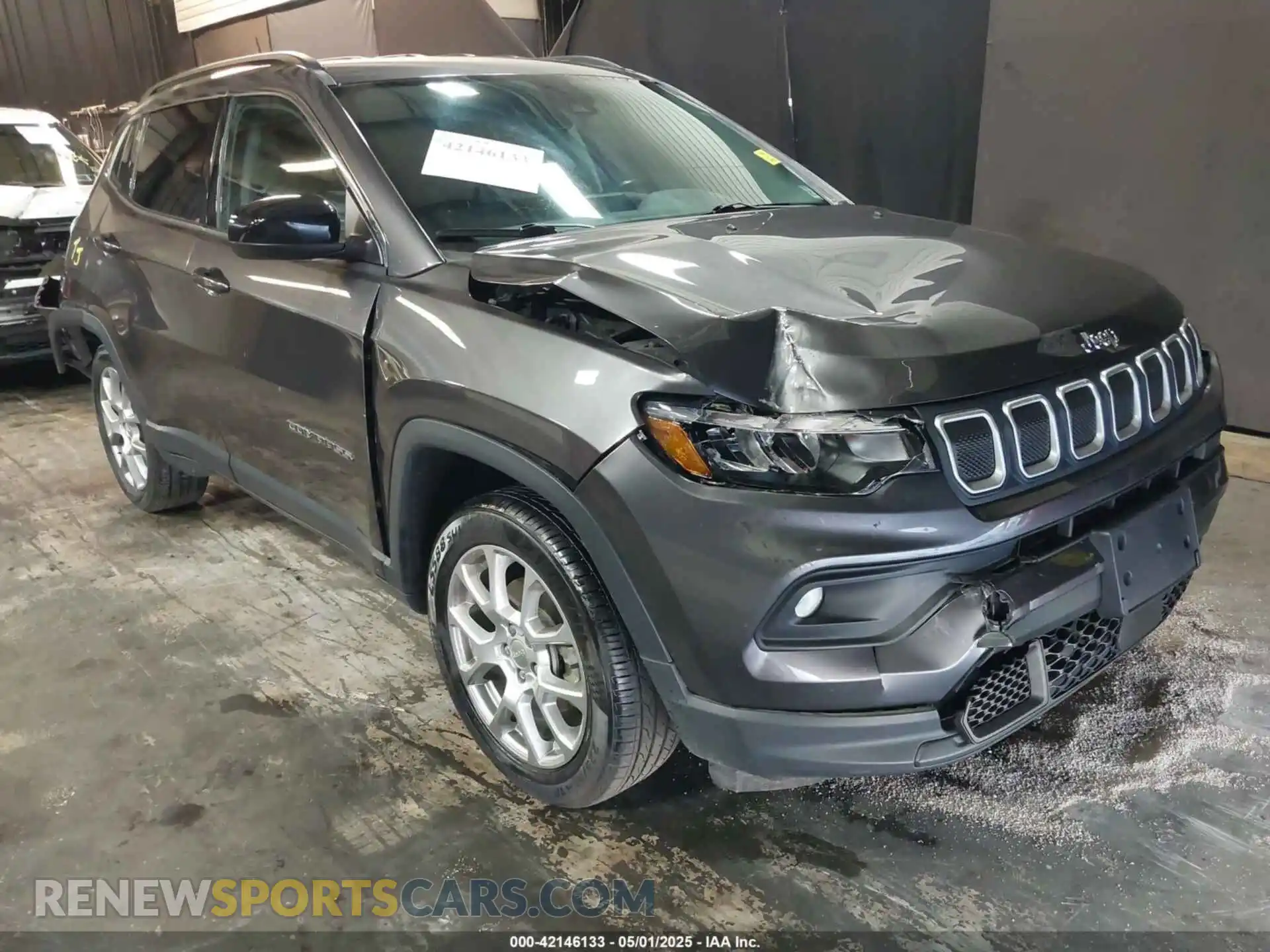 1 Photograph of a damaged car 3C4NJDFB0NT117963 JEEP COMPASS 2022
