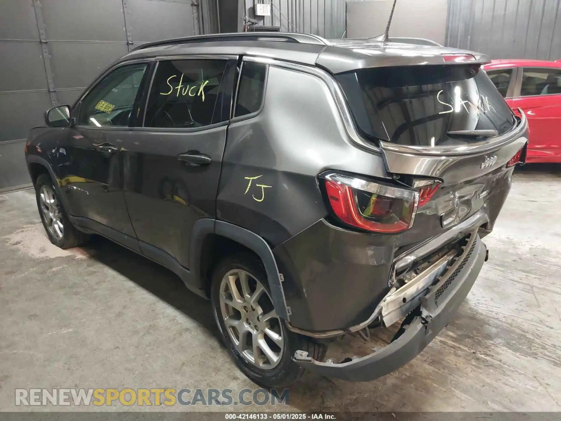 3 Photograph of a damaged car 3C4NJDFB0NT117963 JEEP COMPASS 2022