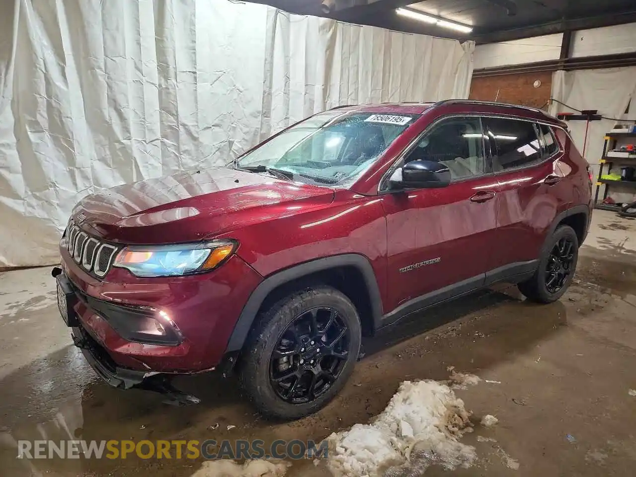 1 Photograph of a damaged car 3C4NJDFB0NT135038 JEEP COMPASS 2022