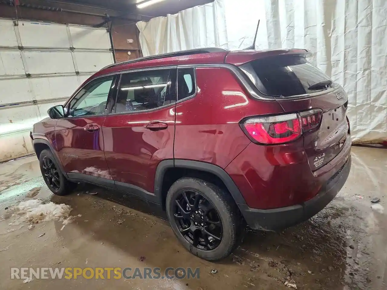 2 Photograph of a damaged car 3C4NJDFB0NT135038 JEEP COMPASS 2022