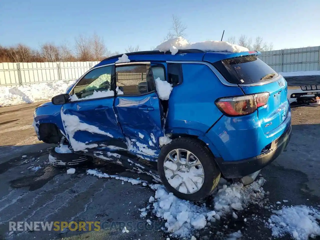 2 Photograph of a damaged car 3C4NJDFB0NT218713 JEEP COMPASS 2022