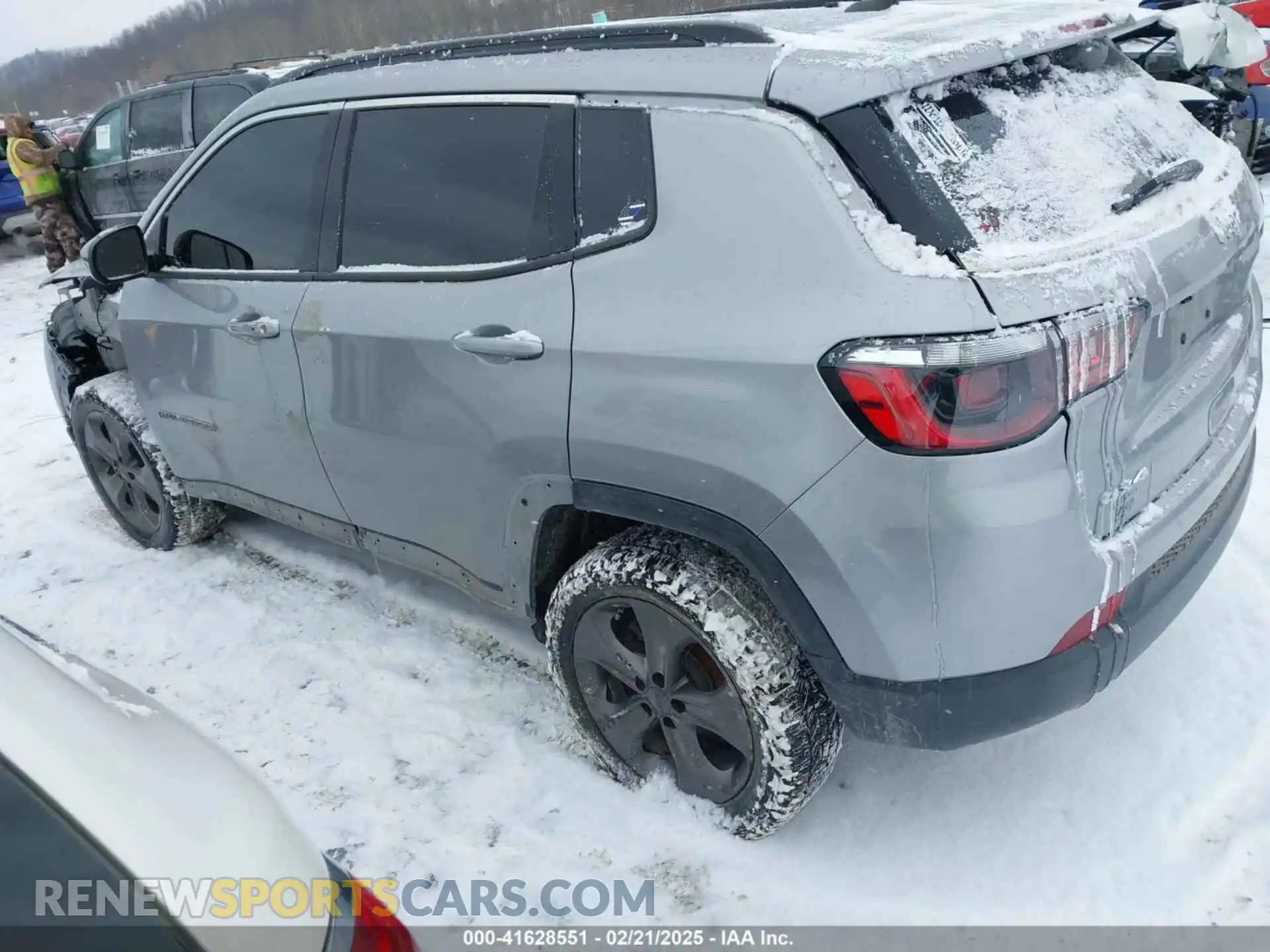 3 Photograph of a damaged car 3C4NJDFB1NT133041 JEEP COMPASS 2022