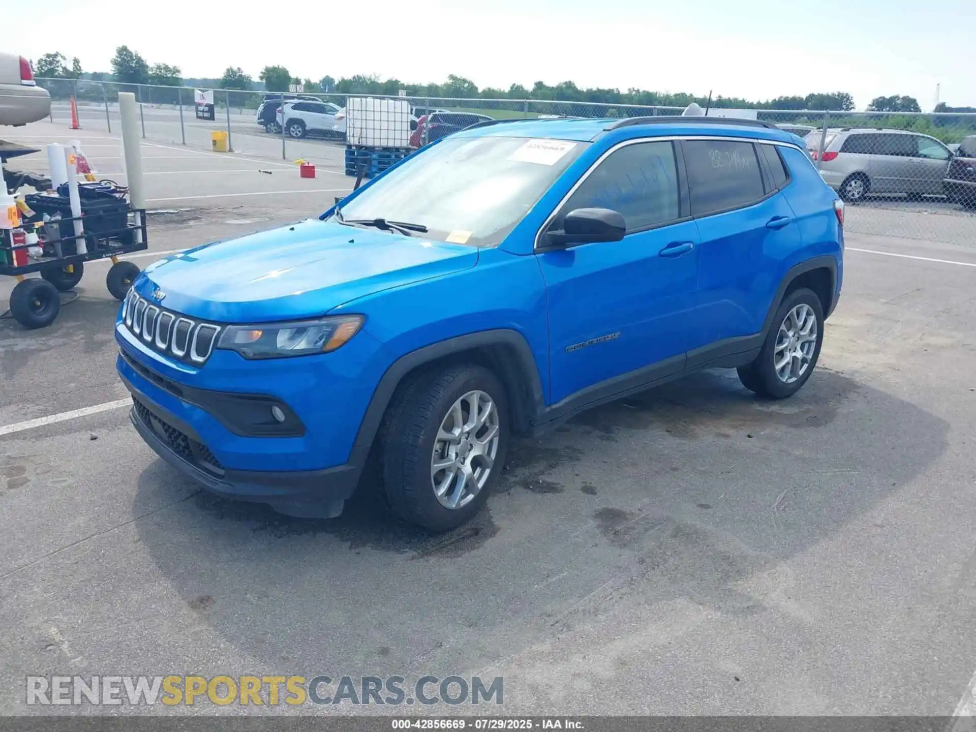 2 Photograph of a damaged car 3C4NJDFB1NT142337 JEEP COMPASS 2022