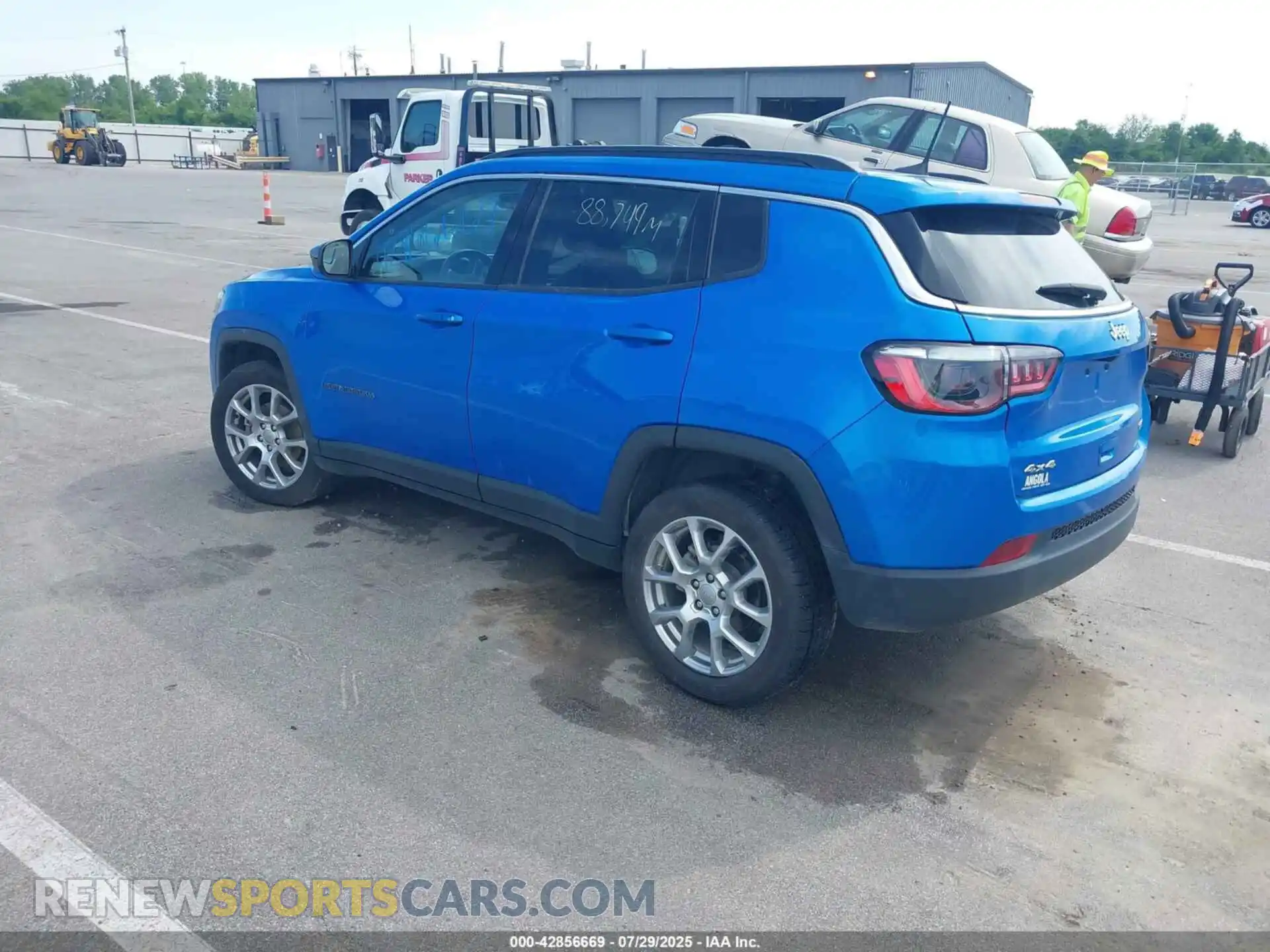 3 Photograph of a damaged car 3C4NJDFB1NT142337 JEEP COMPASS 2022