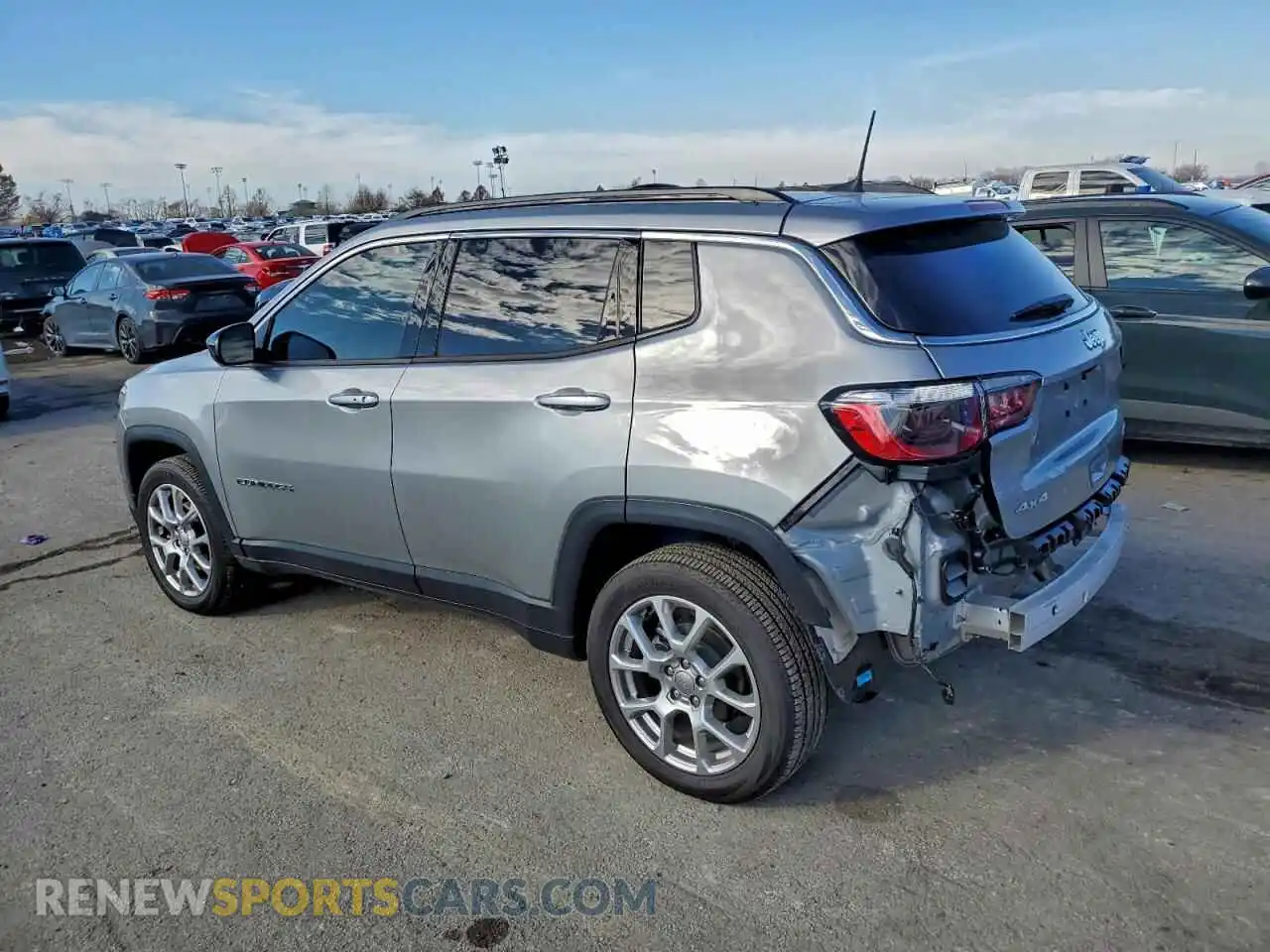 2 Photograph of a damaged car 3C4NJDFB1NT224245 JEEP COMPASS 2022