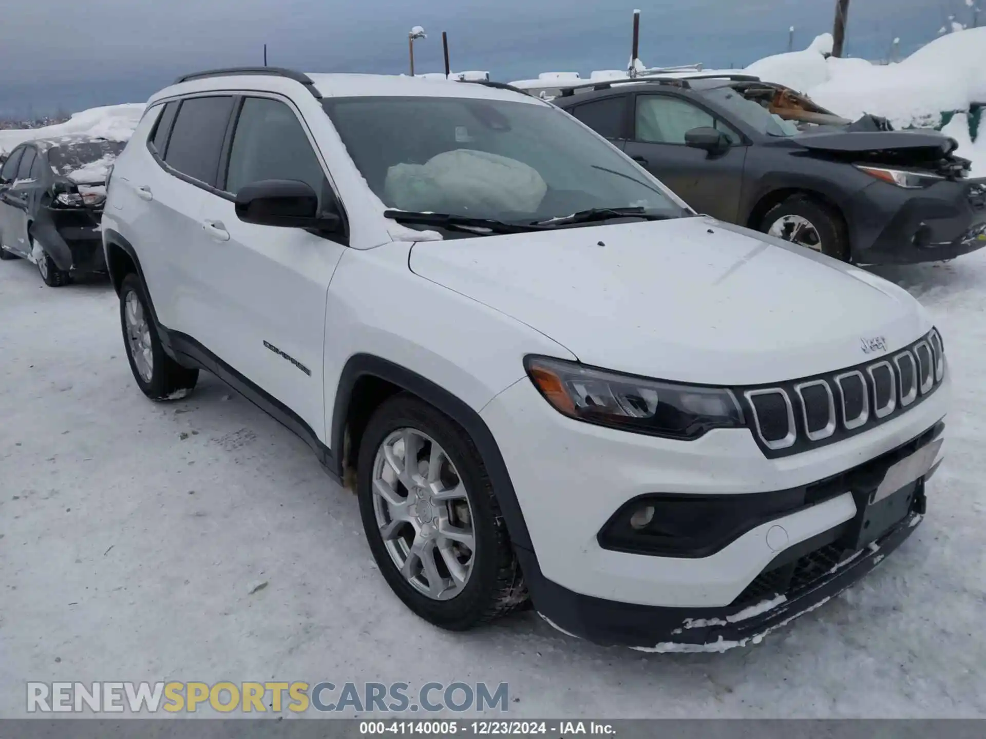 1 Photograph of a damaged car 3C4NJDFB2NT126017 JEEP COMPASS 2022