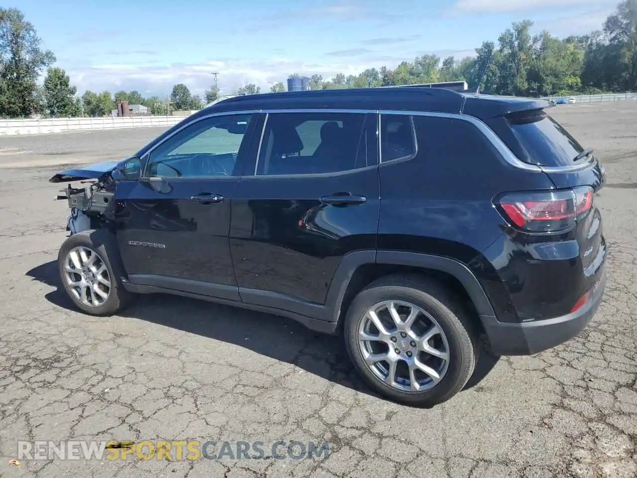 2 Photograph of a damaged car 3C4NJDFB3NT169233 JEEP COMPASS 2022