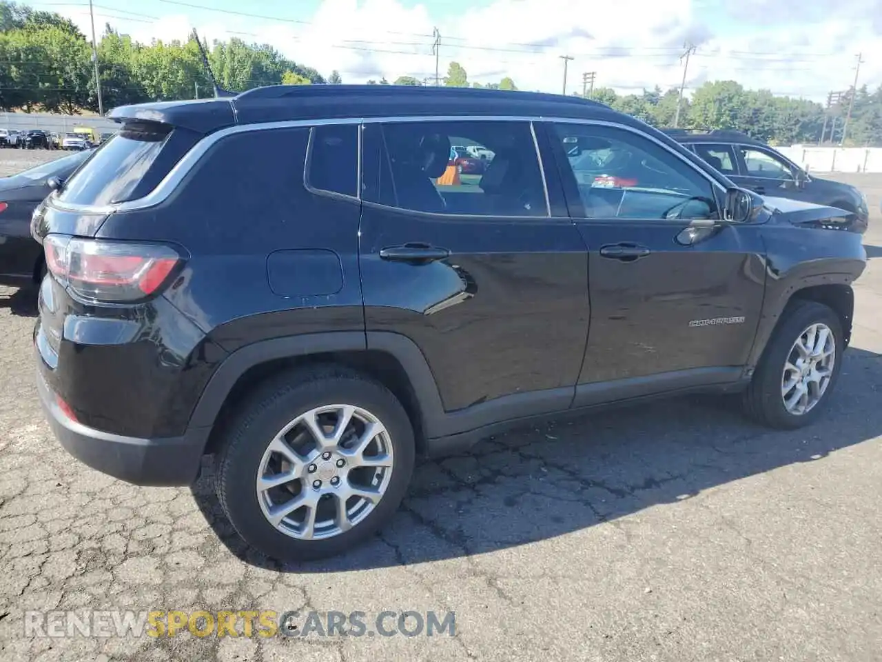 3 Photograph of a damaged car 3C4NJDFB3NT169233 JEEP COMPASS 2022