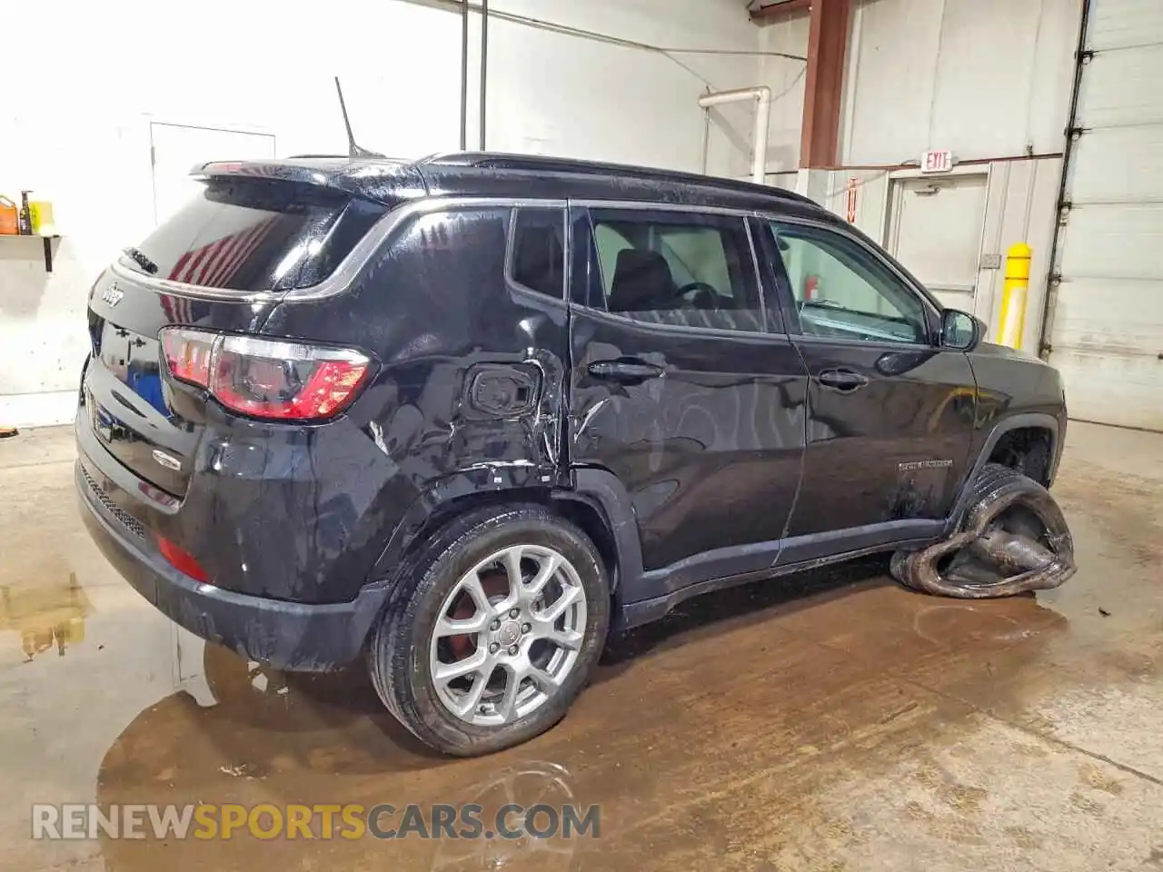3 Photograph of a damaged car 3C4NJDFB3NT221637 JEEP COMPASS 2022