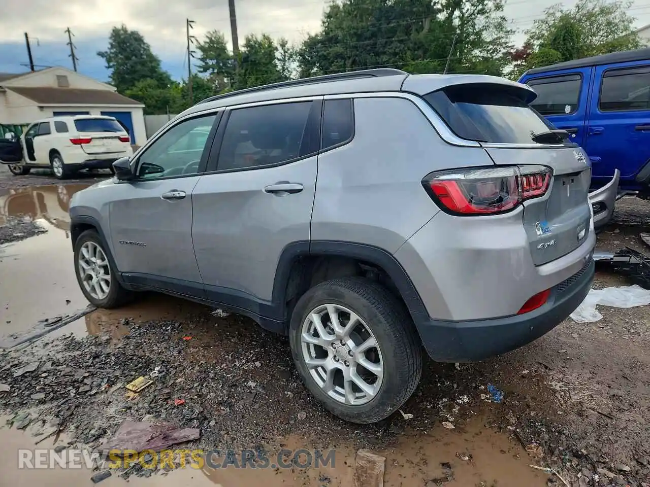 2 Photograph of a damaged car 3C4NJDFB3NT235568 JEEP COMPASS 2022